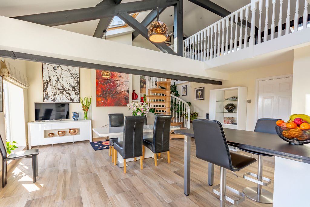 Property photo 2 of 18 Photo 03