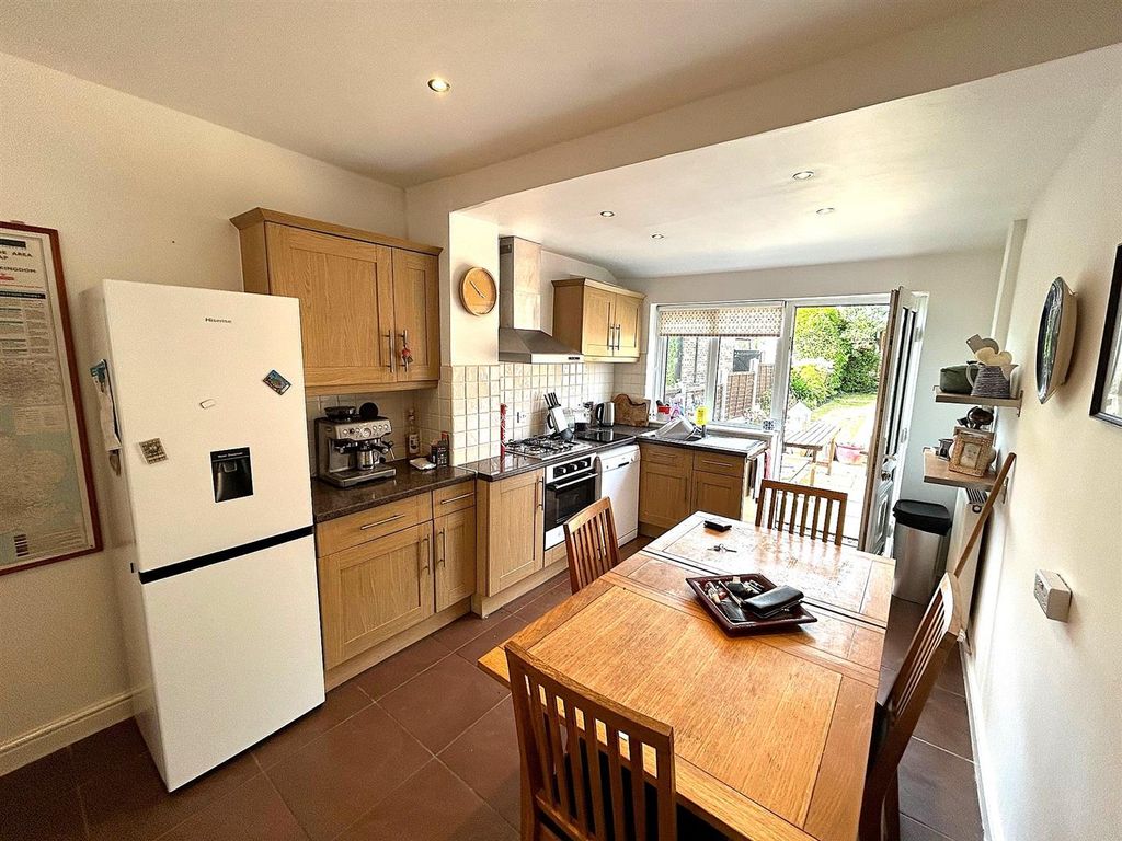Property photo 3 of 10 Kitchen.Jpg