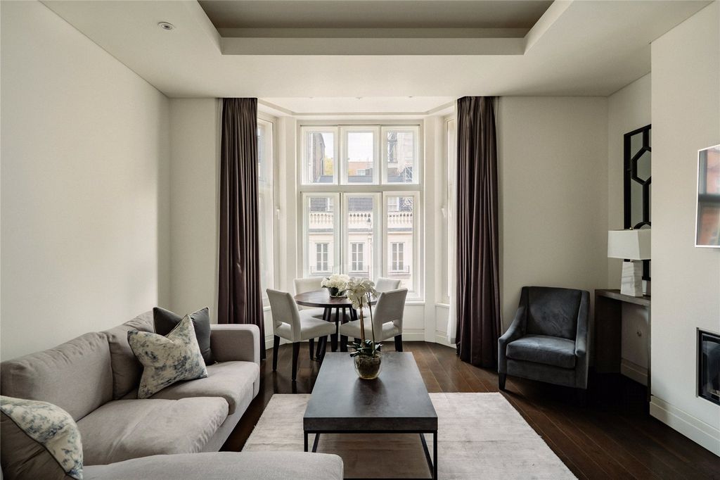 Property photo 1 of 13 Living Room