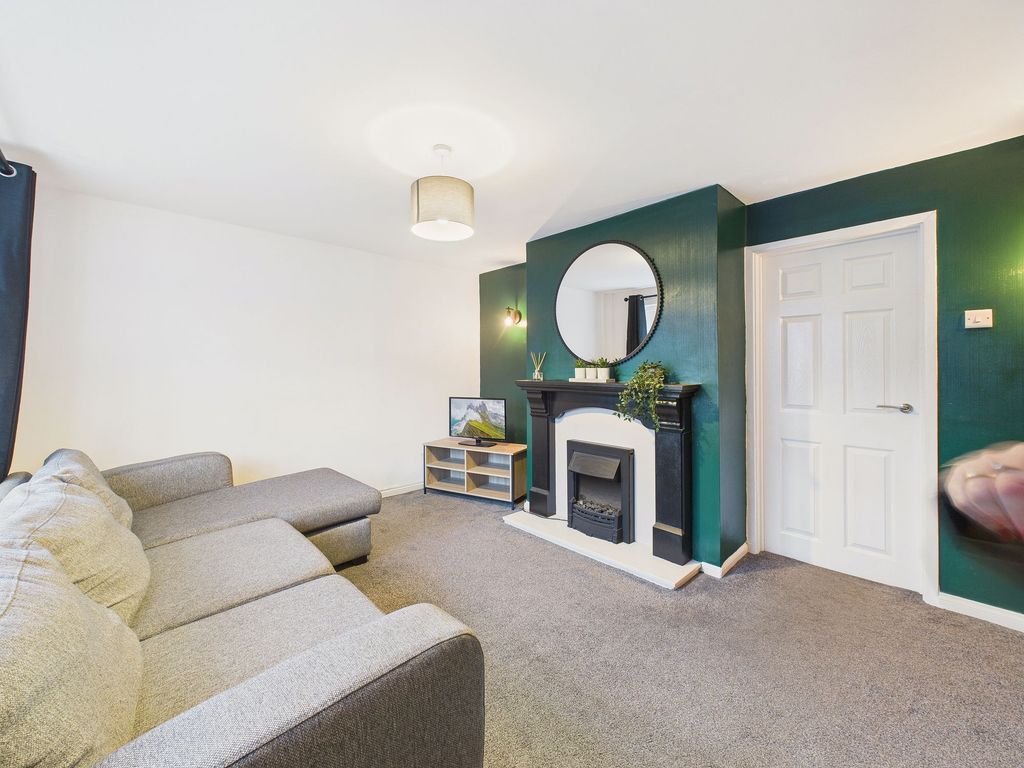 Property photo 3 of 12 Lounge