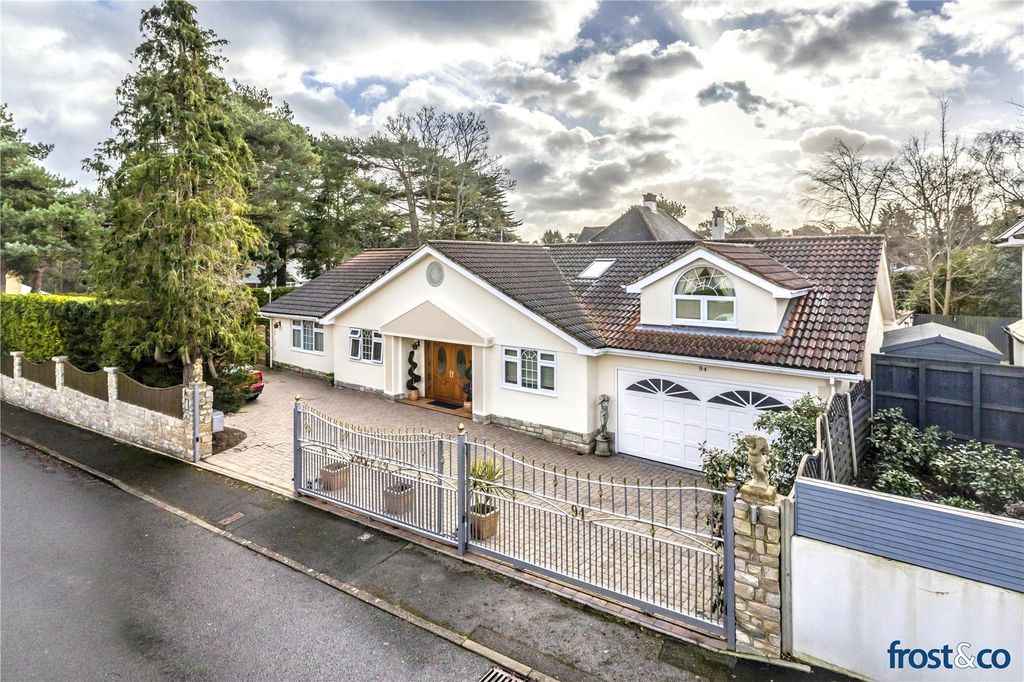 Property photo 1 of 26 Canford Cliffs Road