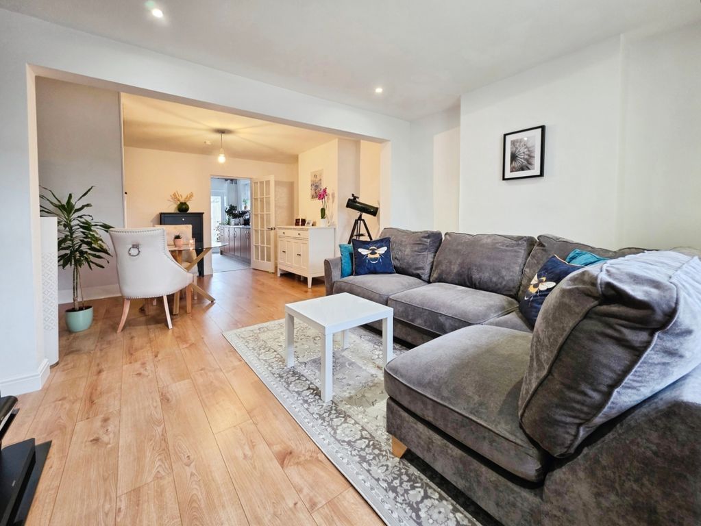 Property photo 2 of 12 Pbox-Img.Jpg