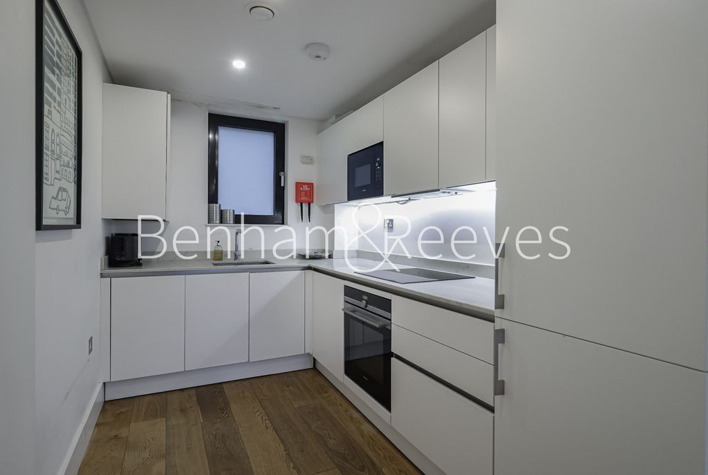 Property photo 3 of 6 Integrated Appliances