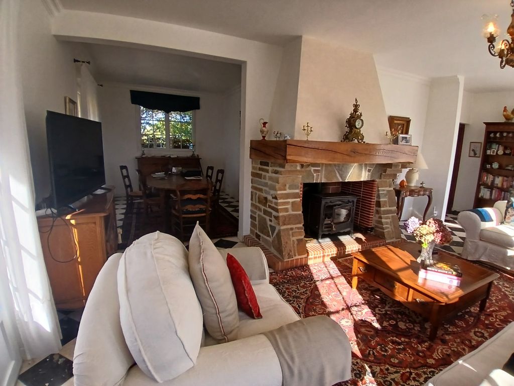 Property photo 3 of 12