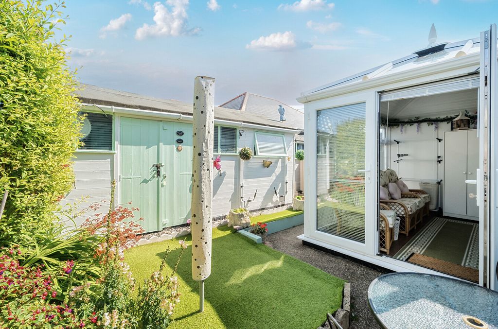 Property photo 1 of 17 1330559-2-6883587...