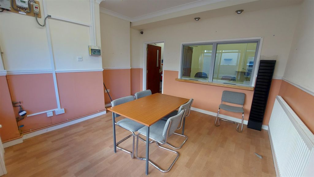 Property photo 3 of 10 Trading Area