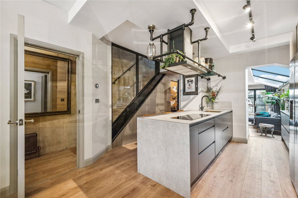 Property photo 3 of 19 Picture No. 17