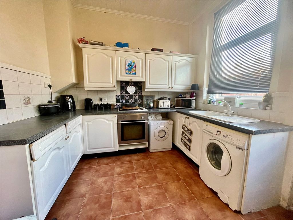 Property photo 3 of 9 Kitchen
