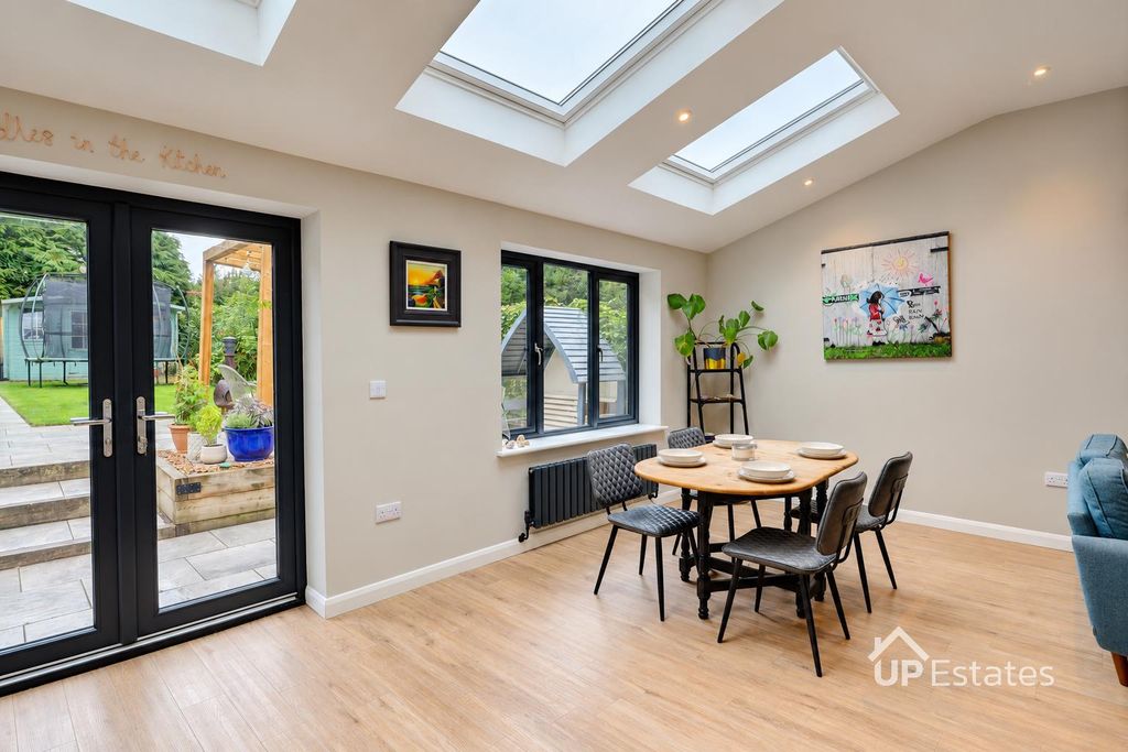 Property photo 3 of 14 Kitchen/ Lounge/ Diner