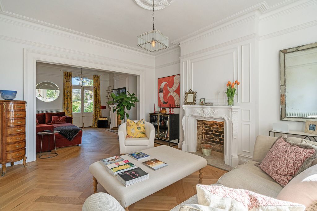 Additional image 5 of 5 bed detached house for saleNetley Street, Farnborough GU14