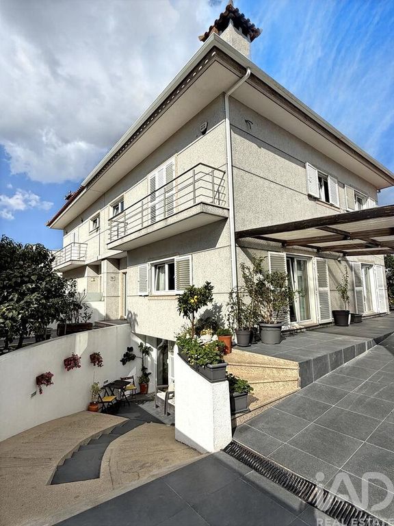 Property photo 1 of 33