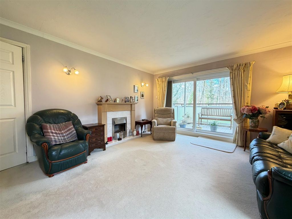 Property photo 2 of 13 Lounge