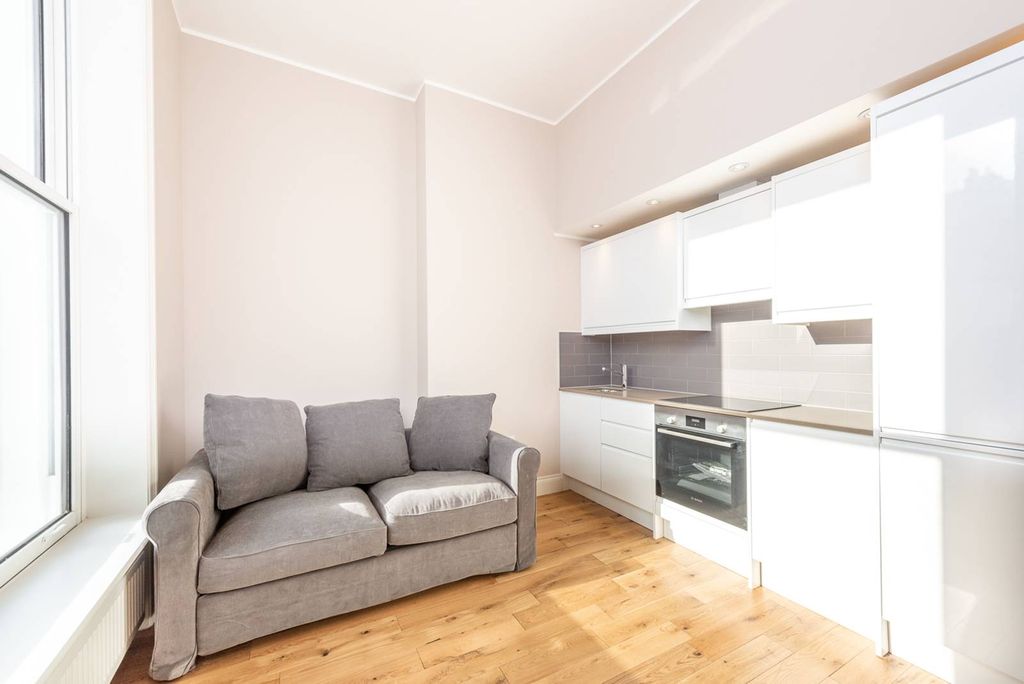 Property photo 1 of 3