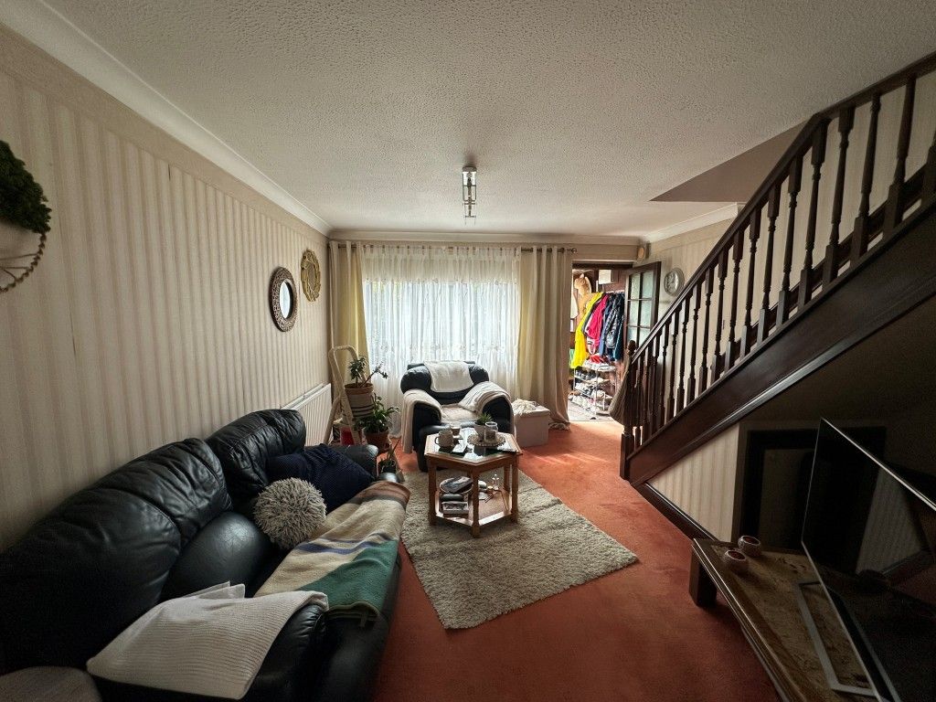 Property photo 3 of 10 Living Room