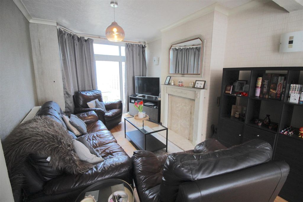 Property photo 2 of 12 Lounge