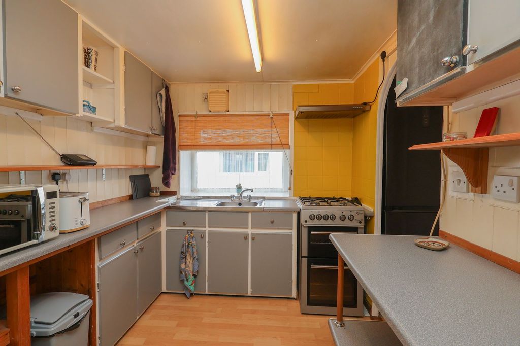 Property photo 2 of 14 Kitchen