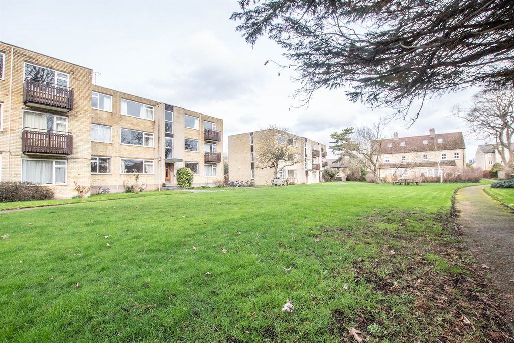 Property photo 2 of 12