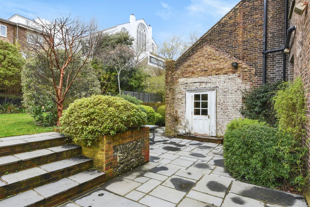 Property photo 3 of 12