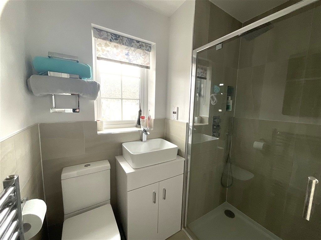 Property photo 3 of 13 En-Suite Shower Room