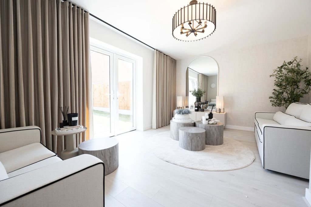 Property photo 3 of 11 Lounge