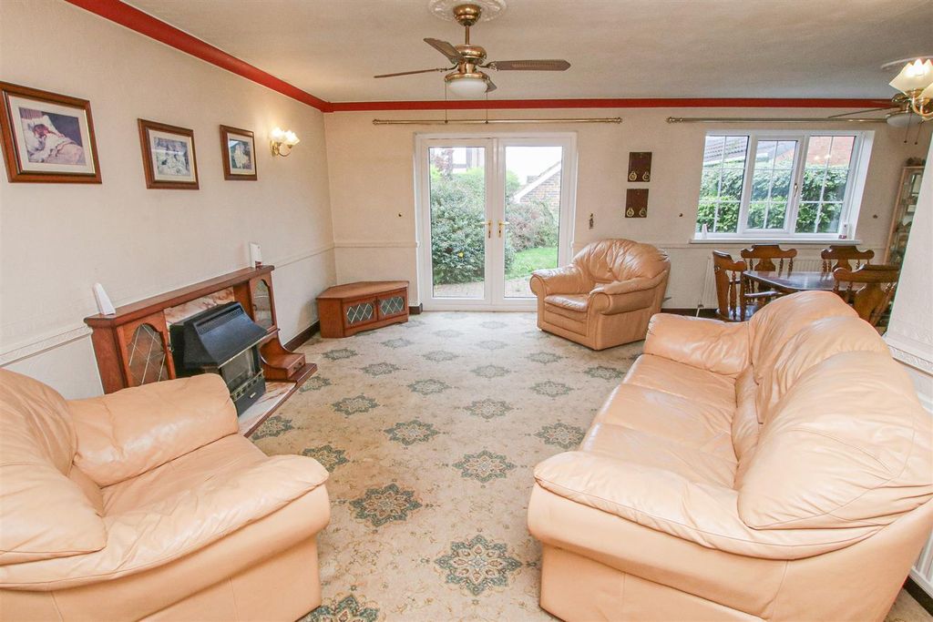 Property photo 2 of 13 Open Plan Lounge/Dining Area