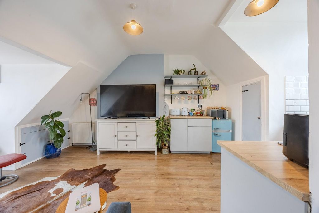 Property photo 2 of 22 Lounge