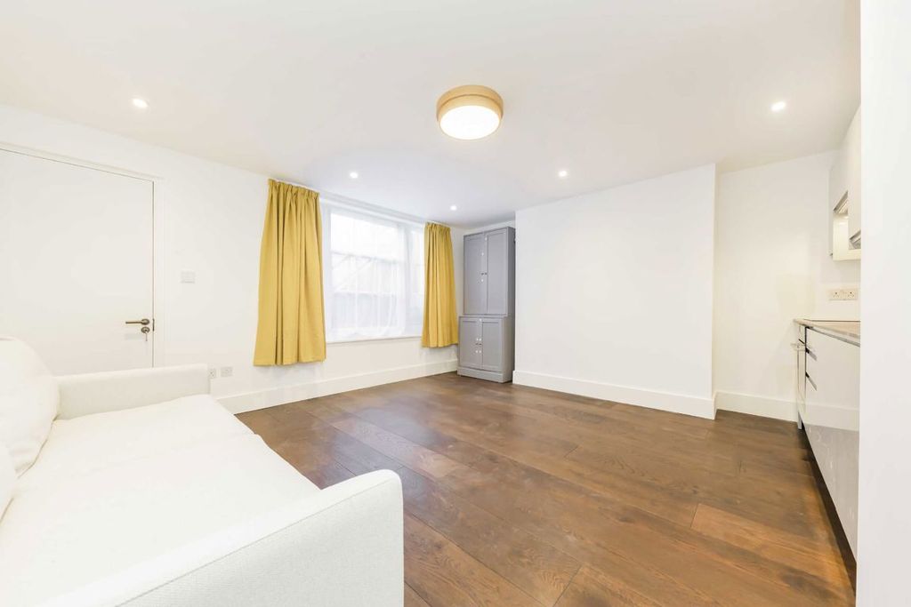 Property photo 2 of 5