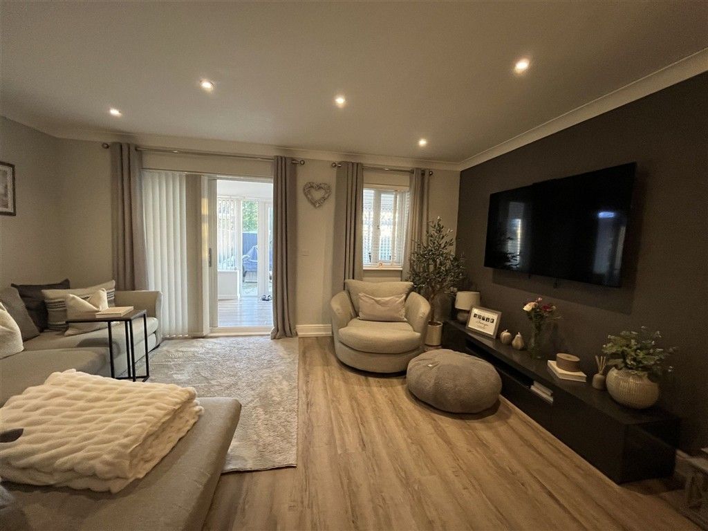 Property photo 2 of 4 Lounge