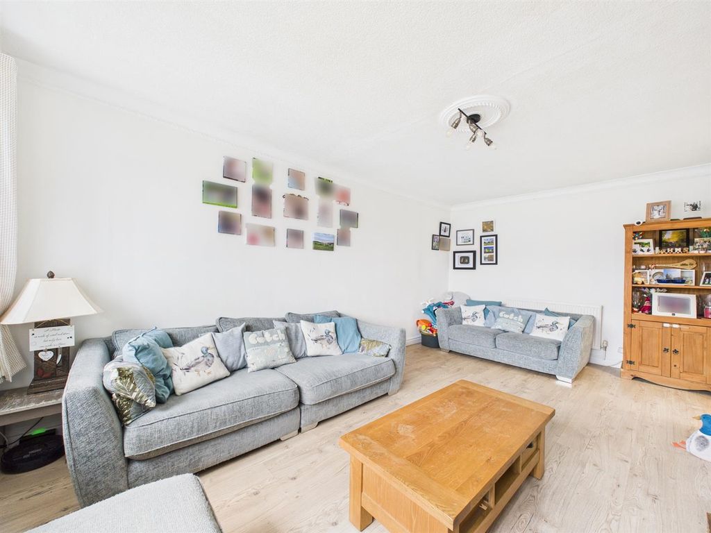 Property photo 3 of 15 Cam02295G0-Pr0318-Still007.Jpg