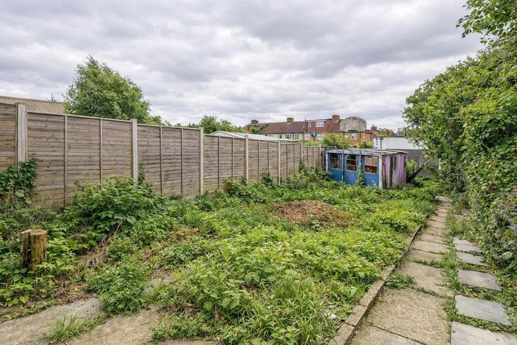 Property photo 3 of 12