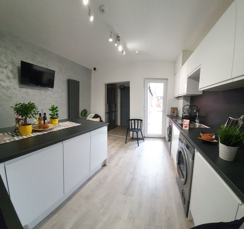 Property photo 1 of 8 HMO Property For Rent In Scunthorpe, Dn15 6Dh