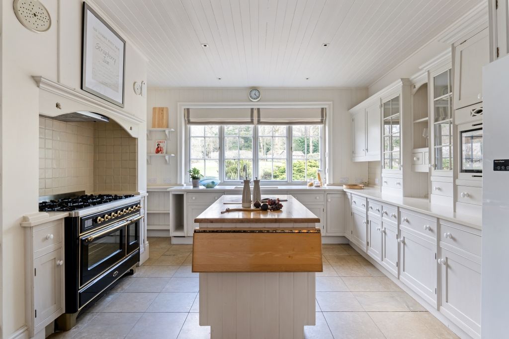 Property photo 3 of 23