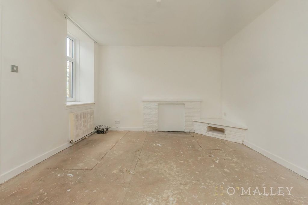 Property photo 3 of 15 Living Room