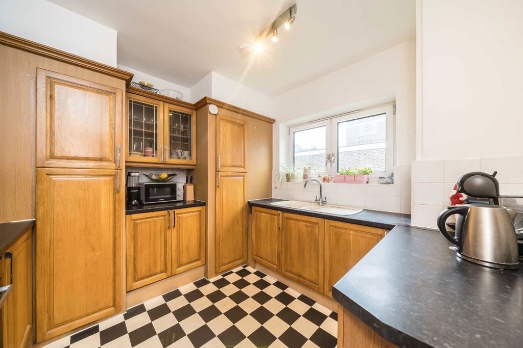 Property photo 3 of 8