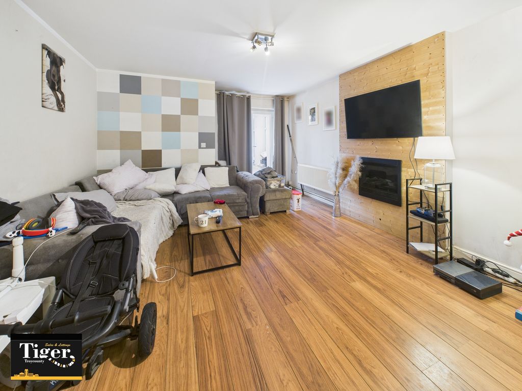 Property photo 2 of 7 Cam02176G0-Pr0781-Still001