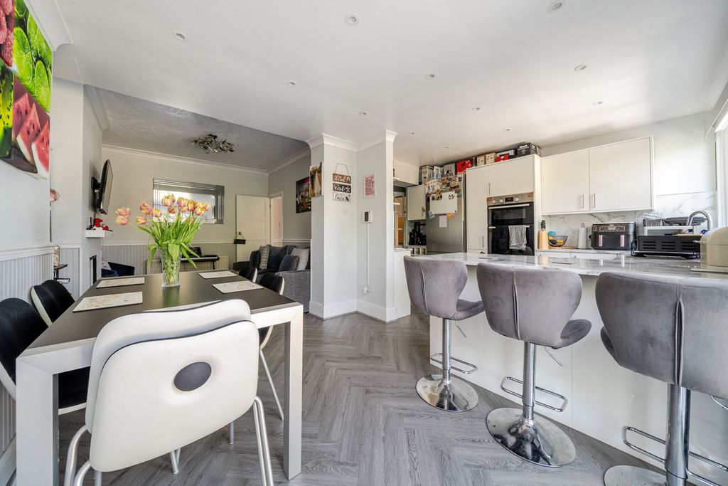 Property photo 2 of 23 1479987-8-6A356d6...