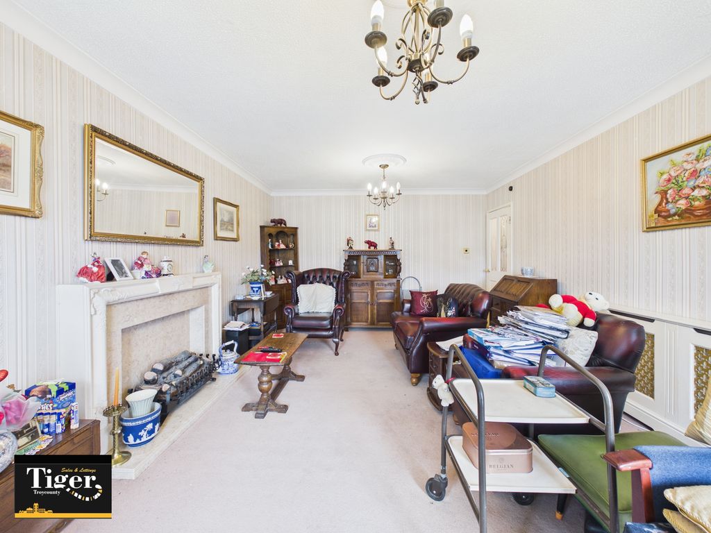 Property photo 3 of 18 Cam03440G0-Pr0592-Still011