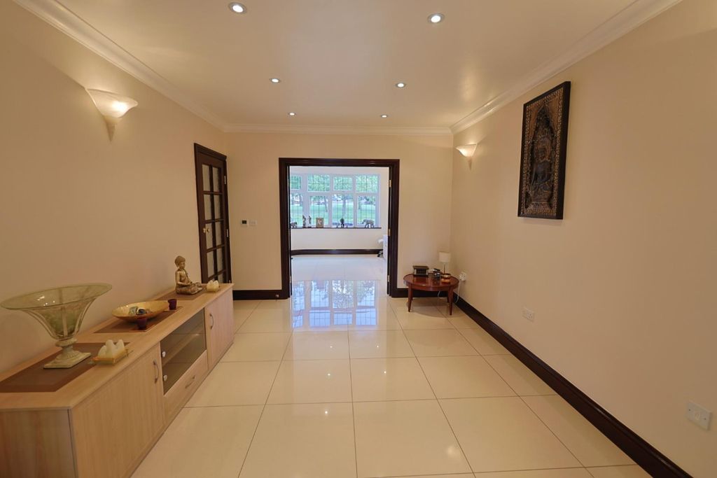 Property photo 3 of 16 4426663