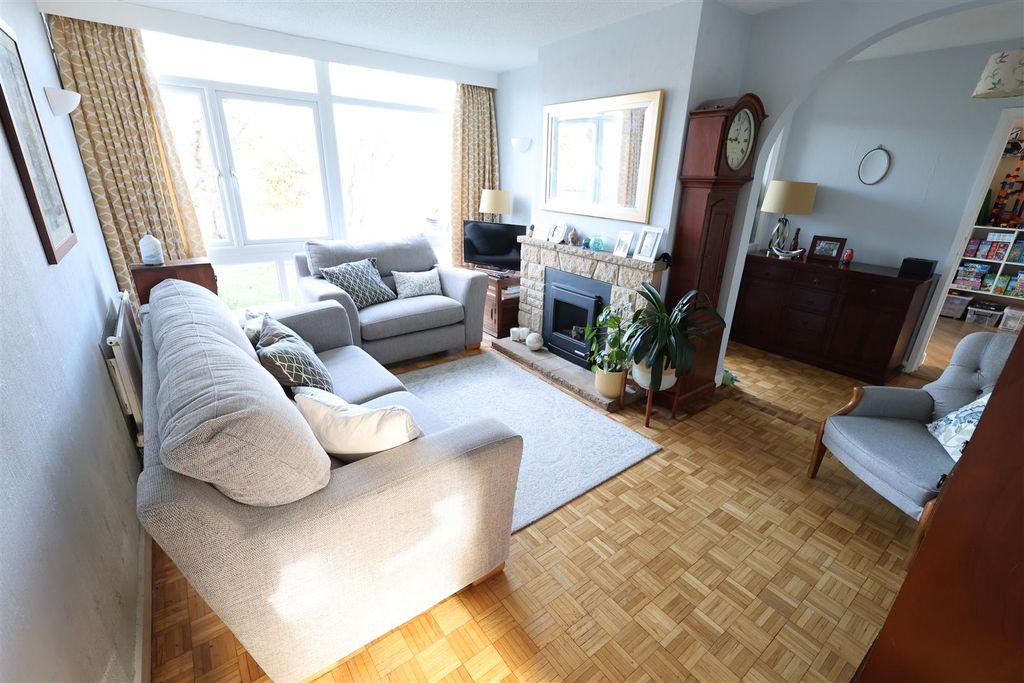 Property photo 2 of 28 Wd Lounge iii.Jpg