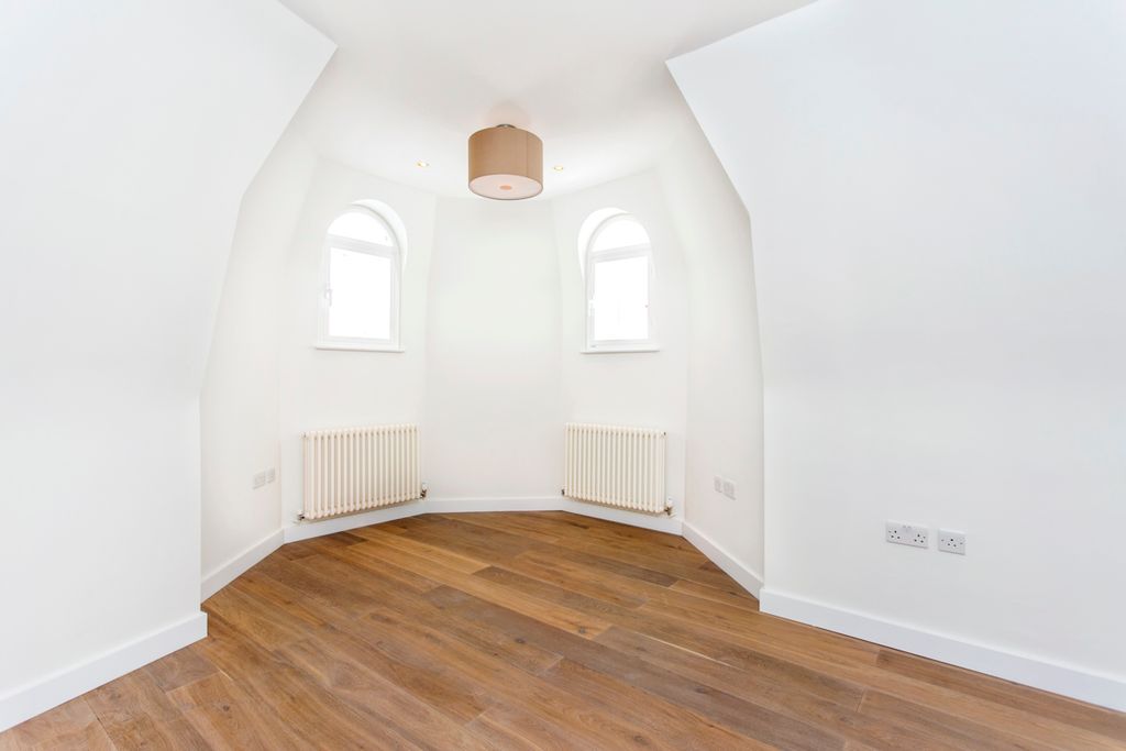 Property photo 3 of 8