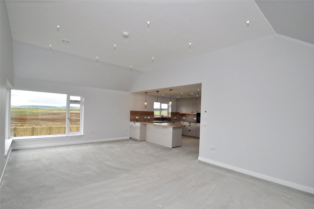 Property photo 3 of 21 Living/Dining