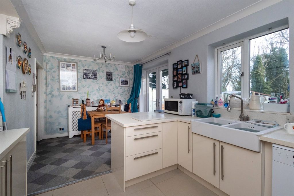 Property photo 2 of 17 Picture No. 30