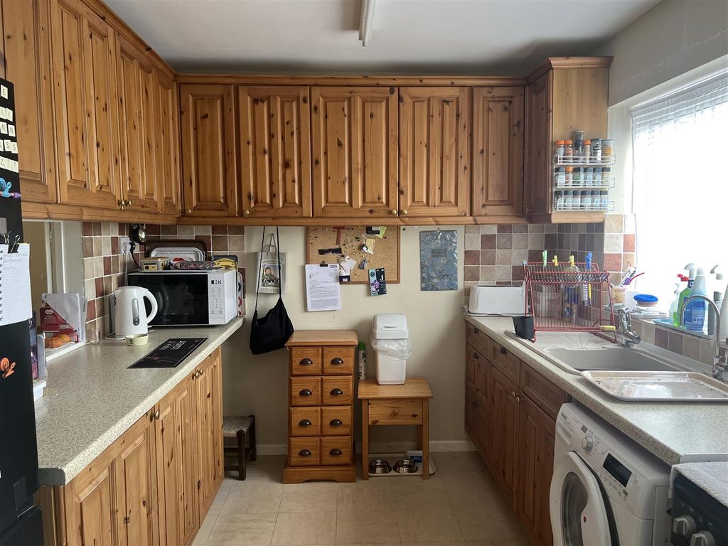 Property photo 3 of 13 Kitchen