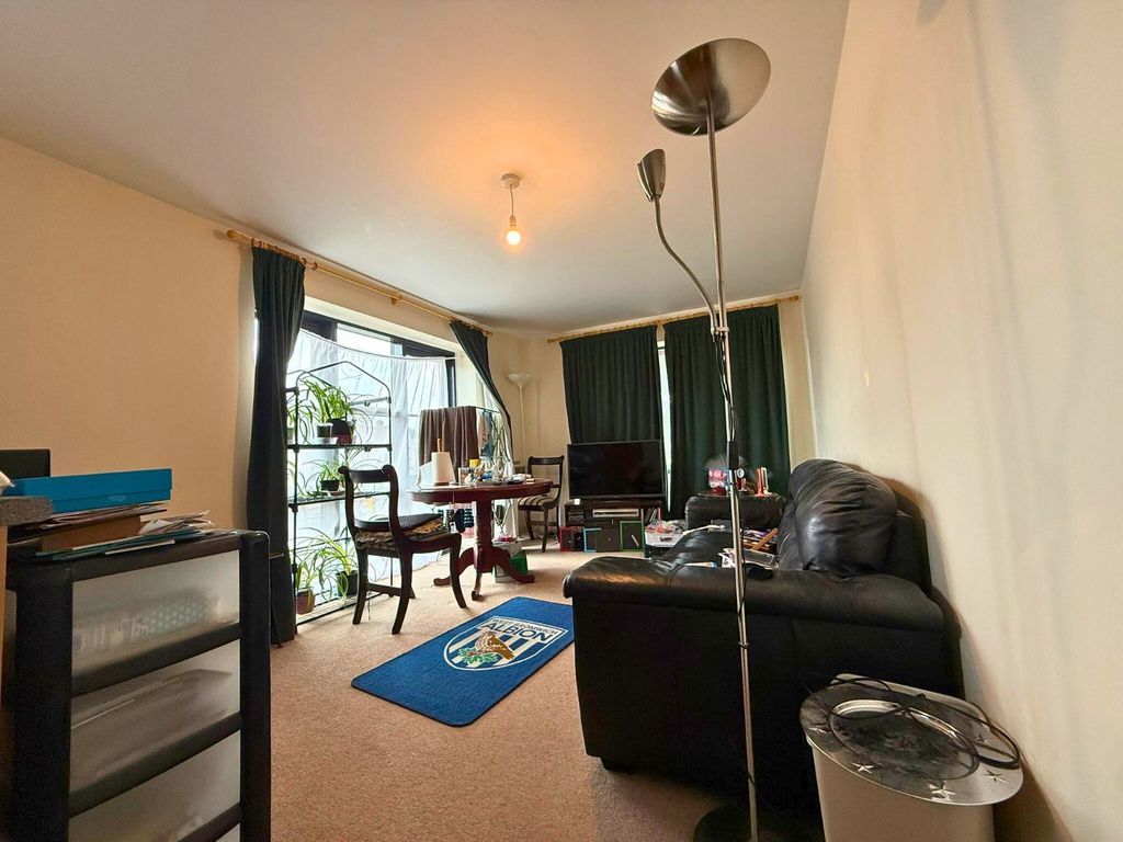 Property photo 2 of 6