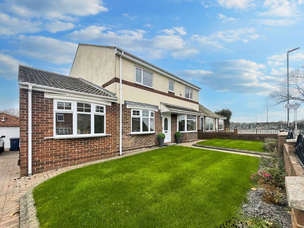 Property photo 3 of 32
