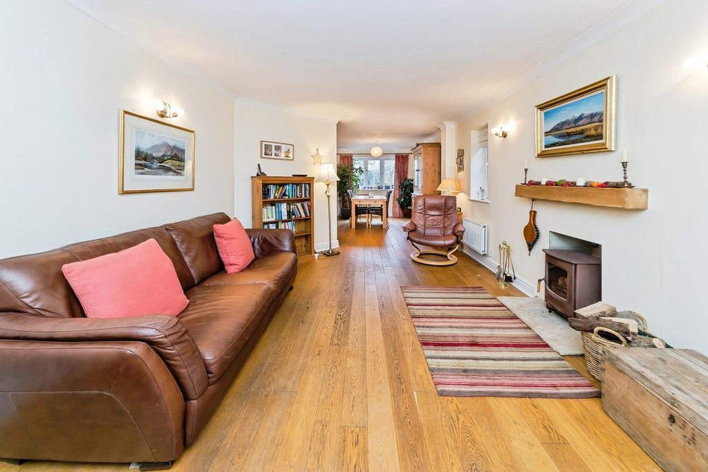 Property photo 3 of 27