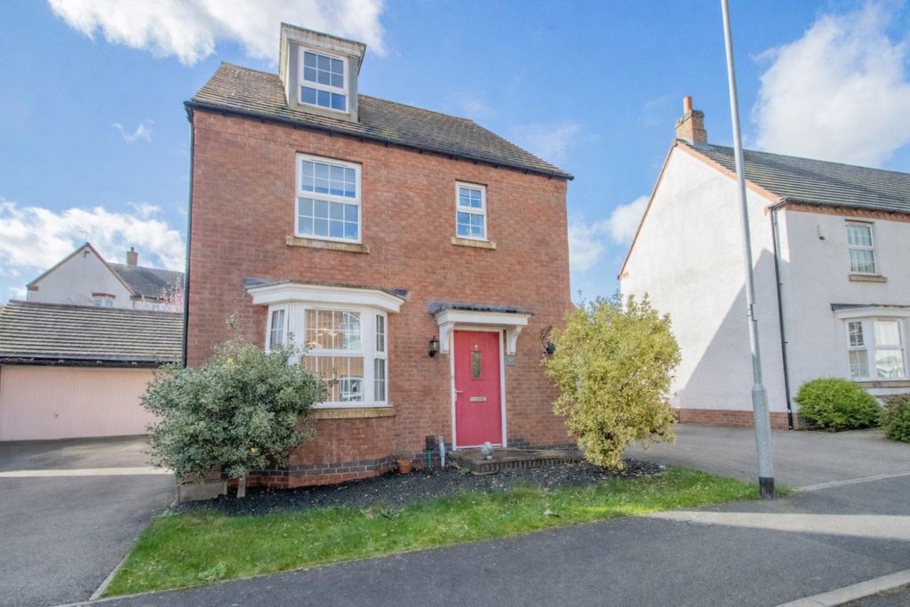 Property photo 1 of 21 Front