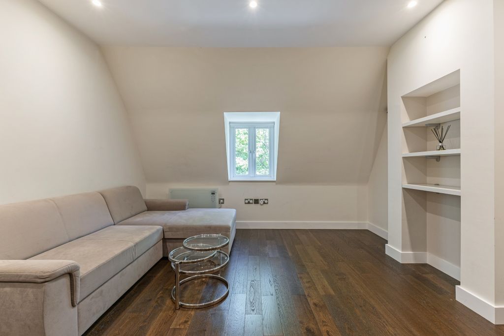 Property photo 3 of 16 111025_Flat 14 Wa...