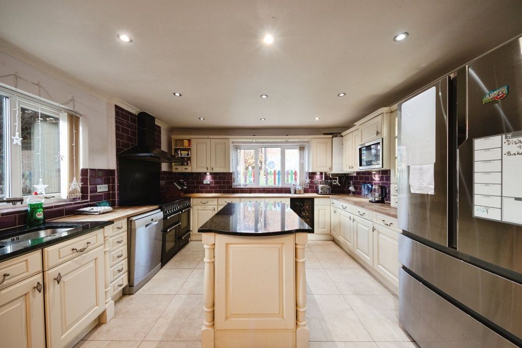 Property photo 3 of 25