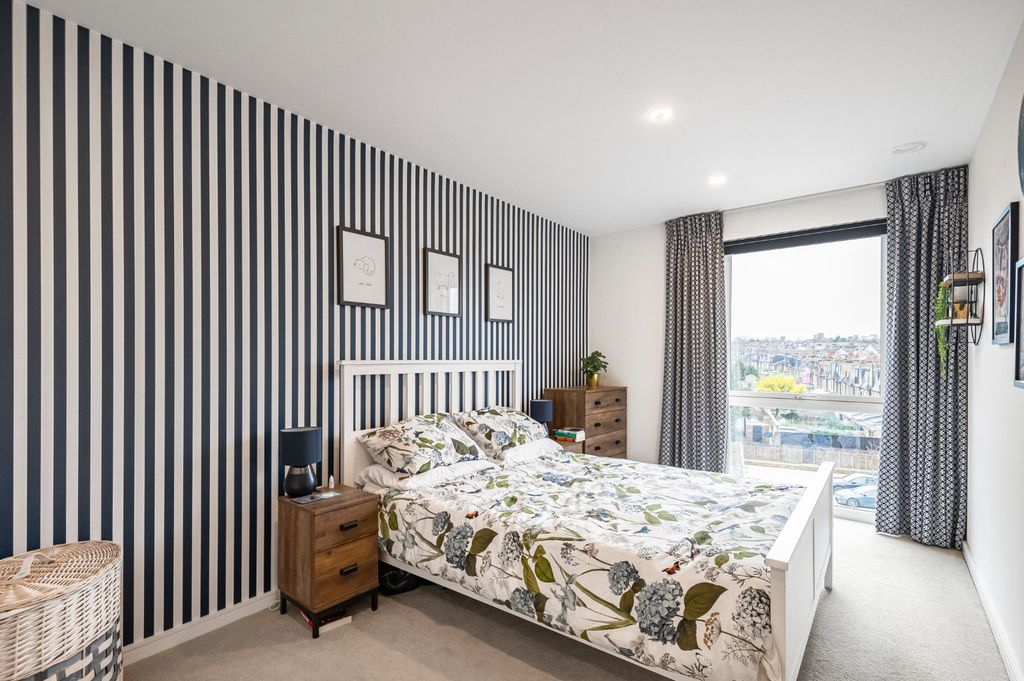 Property photo 2 of 8 Picture No. 18